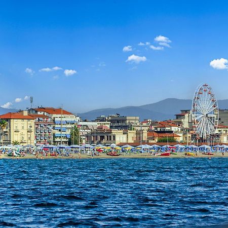 Hotel La Pace Viareggio Esterno foto