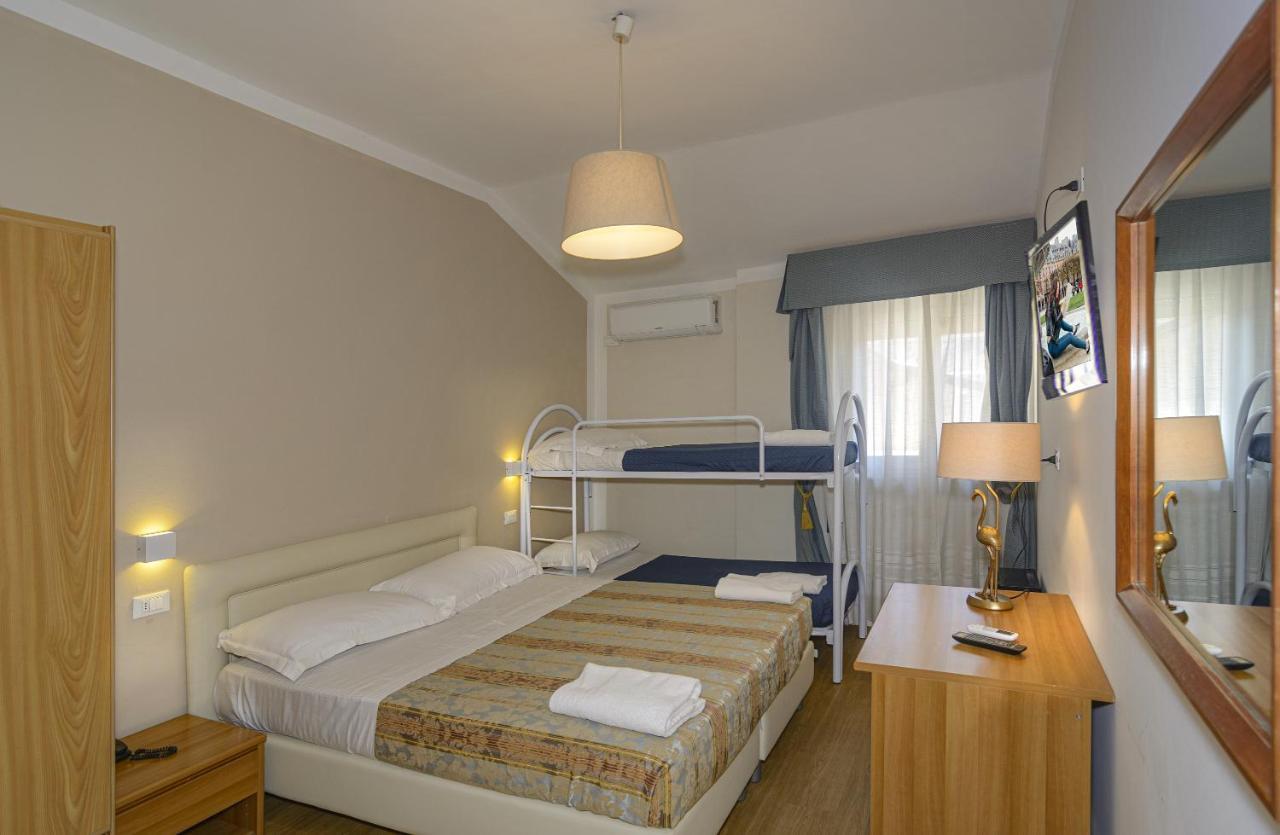 Hotel La Pace Viareggio Esterno foto