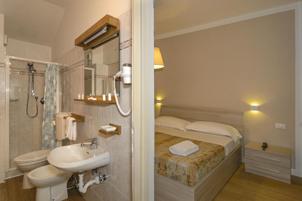 Hotel La Pace Viareggio Esterno foto