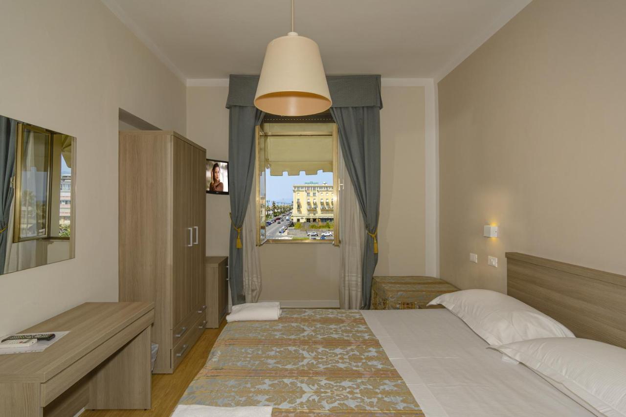 Hotel La Pace Viareggio Esterno foto