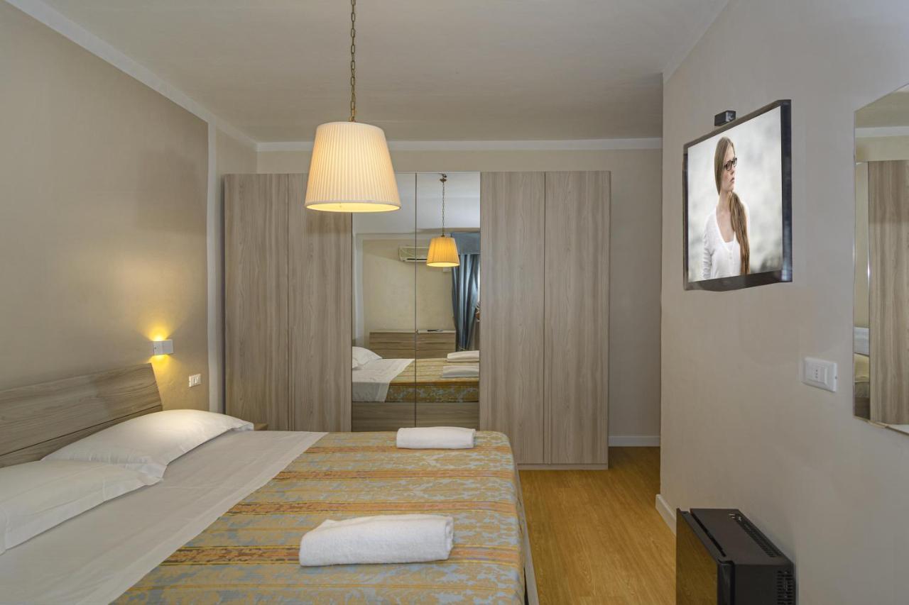 Hotel La Pace Viareggio Esterno foto