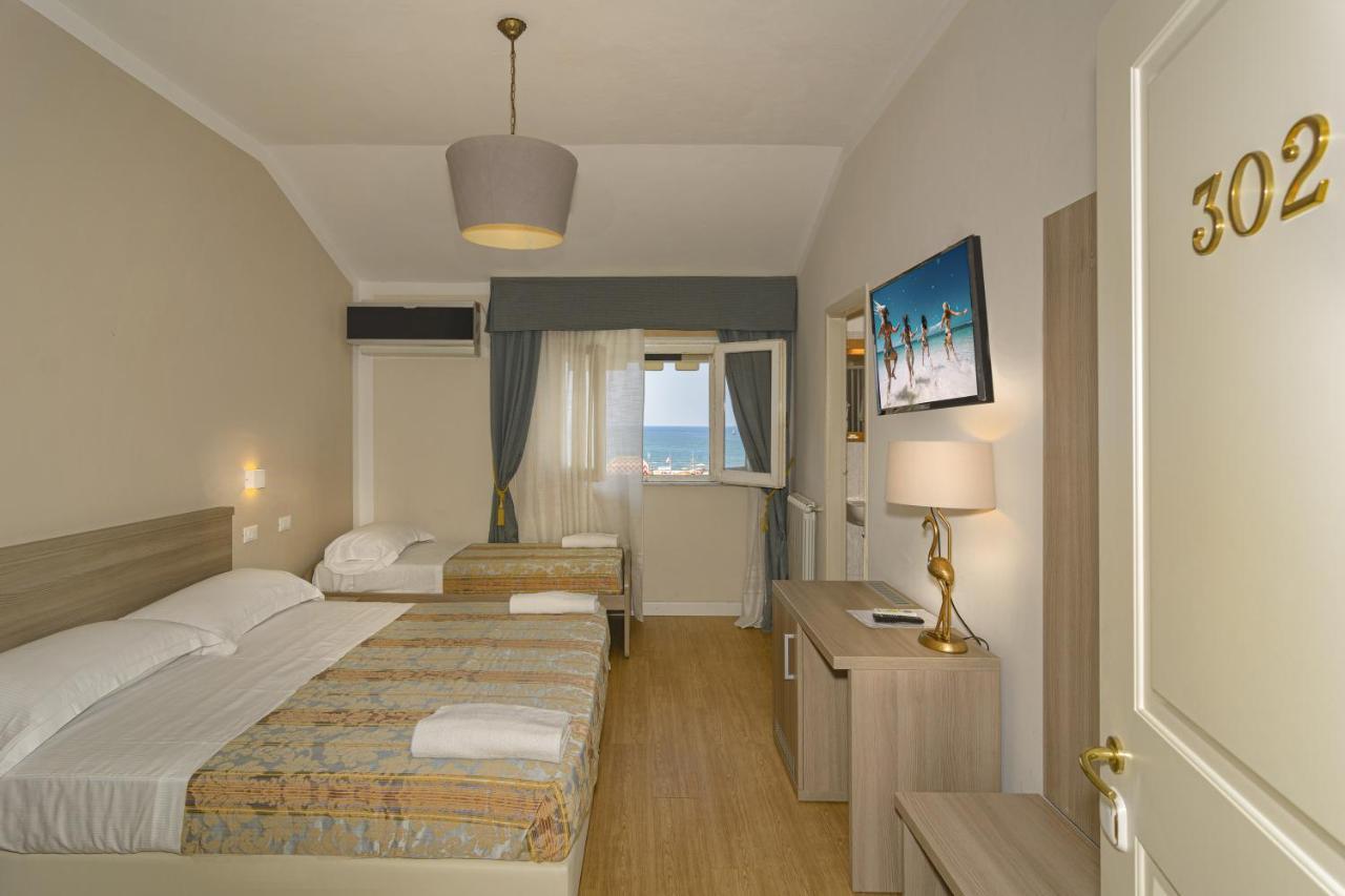 Hotel La Pace Viareggio Esterno foto