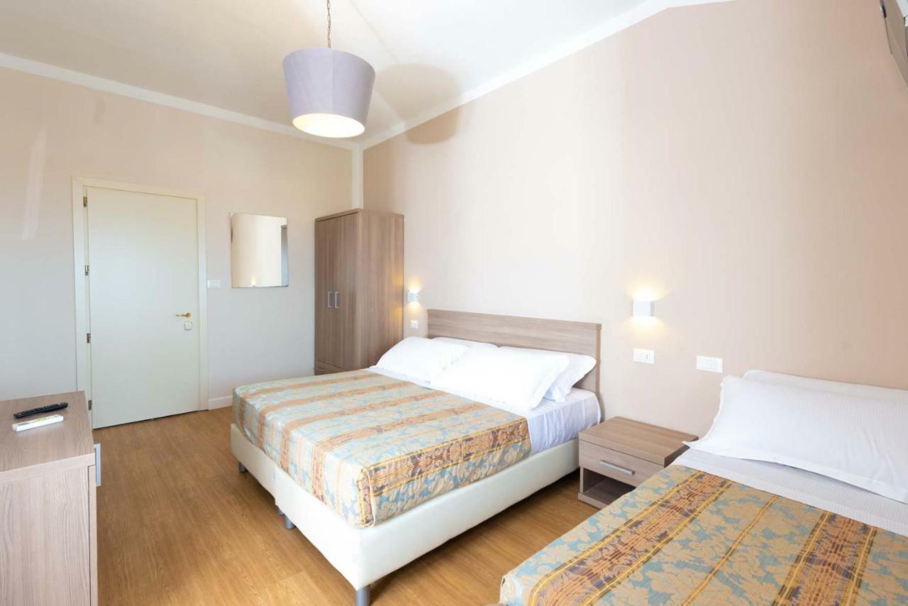 Hotel La Pace Viareggio Esterno foto
