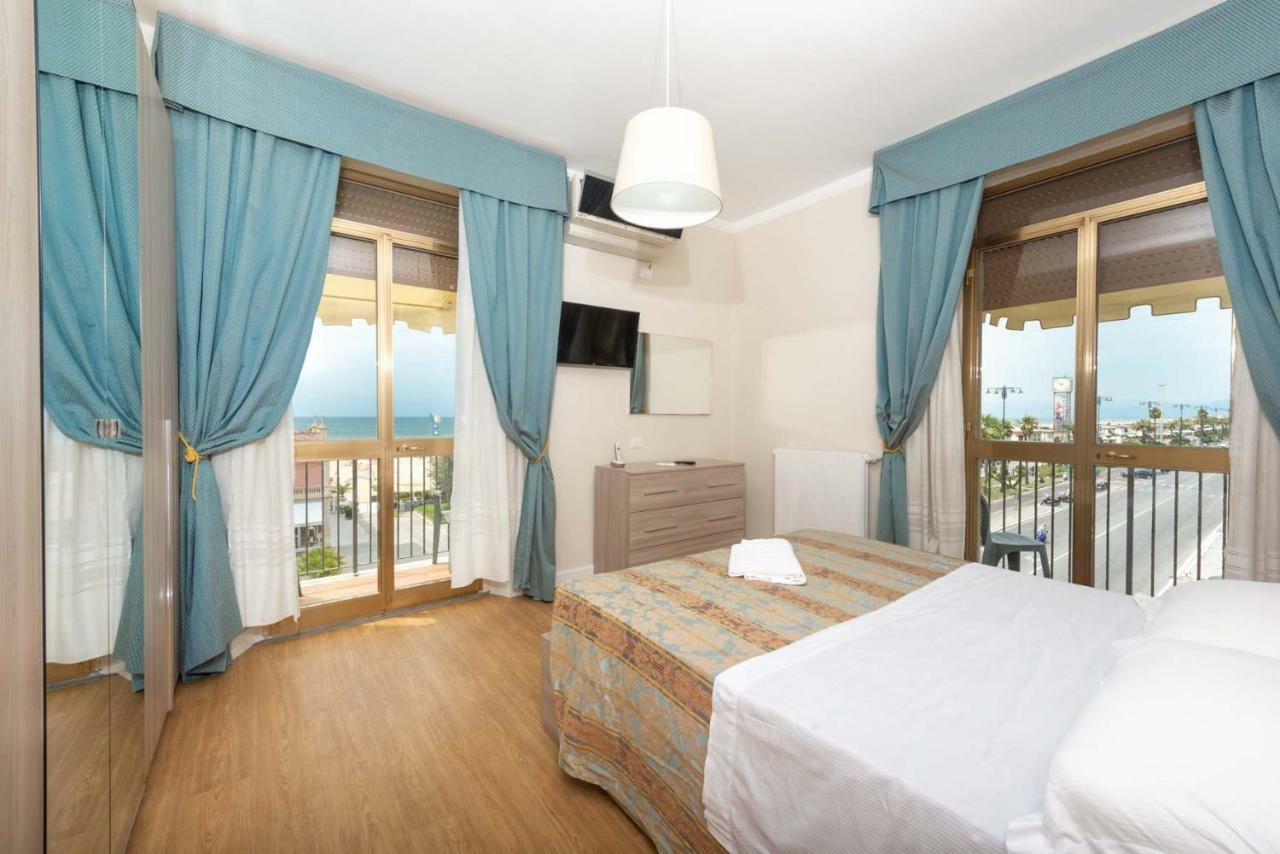 Hotel La Pace Viareggio Esterno foto